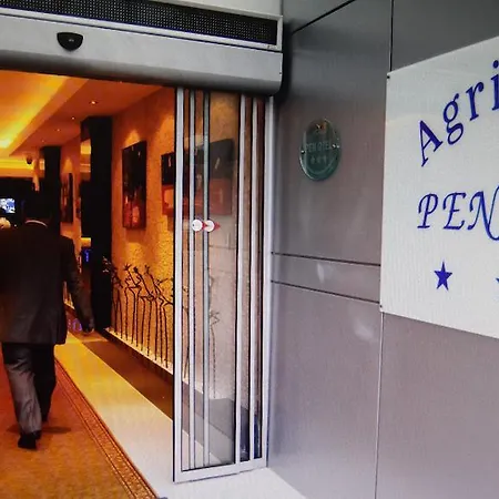 Hotel Pen Estambul